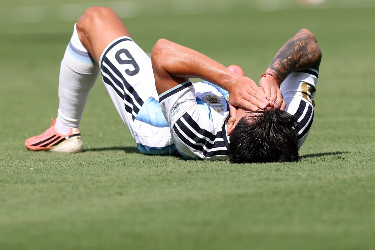 Lisandro Martínez se lesionó en la Final del Mundo y fue reemplazado en Argentina