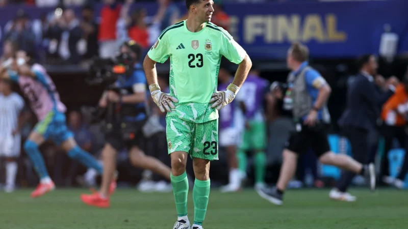 El Dibu Martínez anunció que podría dejar la Selección Argentina