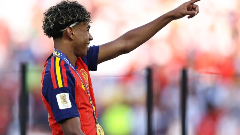 Lamine Yamal se convirtió en el tercer campeón más joven de la historia de los Mundiales
