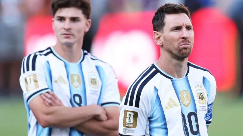 Argentina vuelve al país sin plantel completo: incertidumbre por el recibimiento a los subcampeones