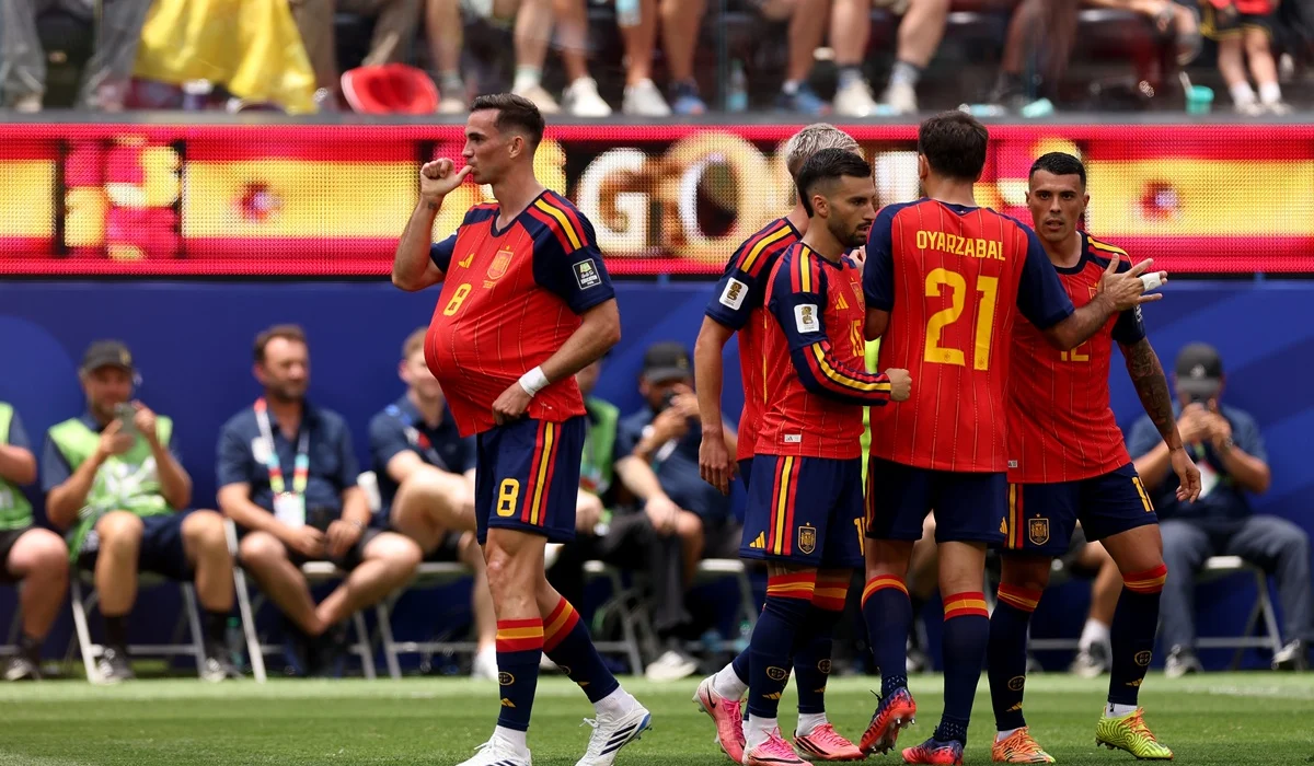 Courtois dio rebote y Fabián Ruiz pagó titularidad con su primer gol en la Copa del Mundo