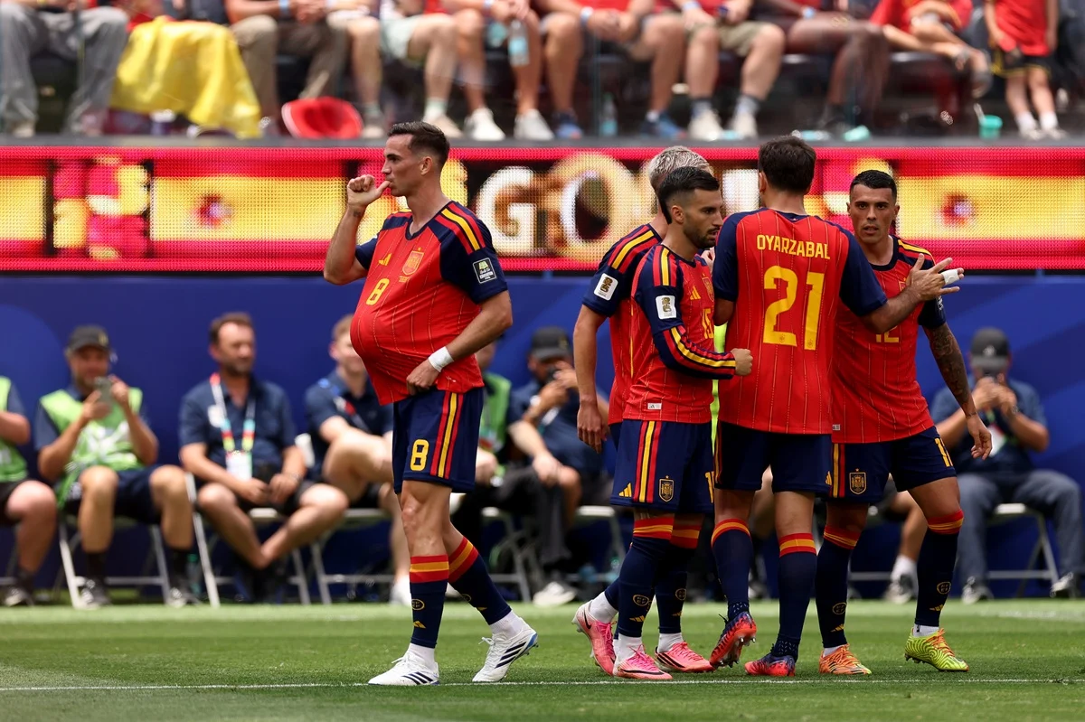 Courtois dio rebote y Fabián Ruiz pagó titularidad con su primer gol en la Copa del Mundo