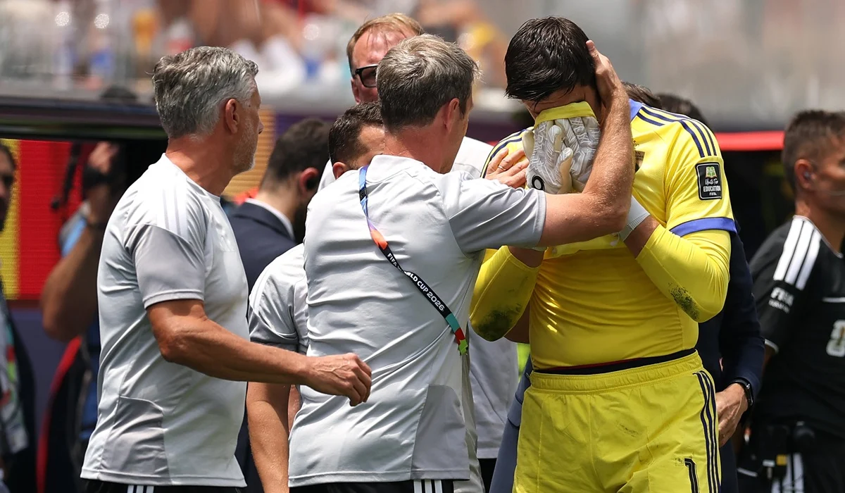 Courtois sufrió una lesión y se retiró llorando en España vs Bélgica