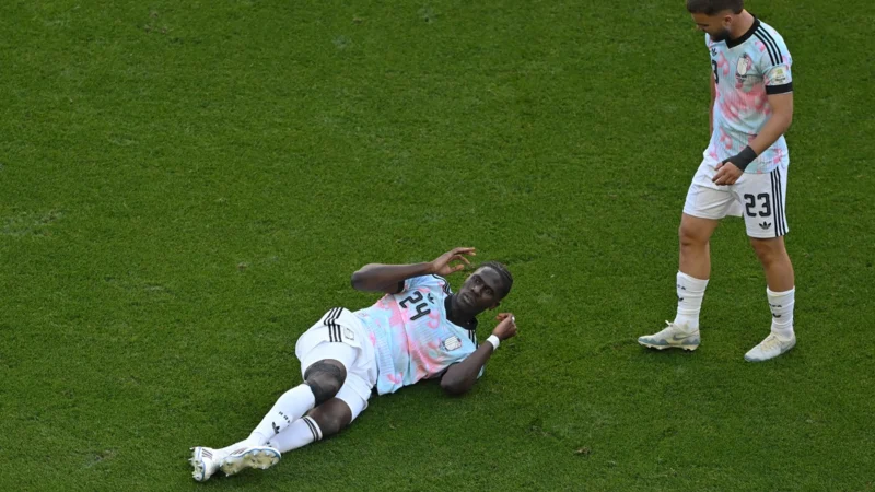 Amadou Onana se fue lesionado en USA vs Bélgica con una imagen que preocupó a todos