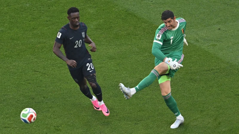 Balogun con reglamento propio: Folarin inventó una falta y Estados Unidos marcó ante Bélgica