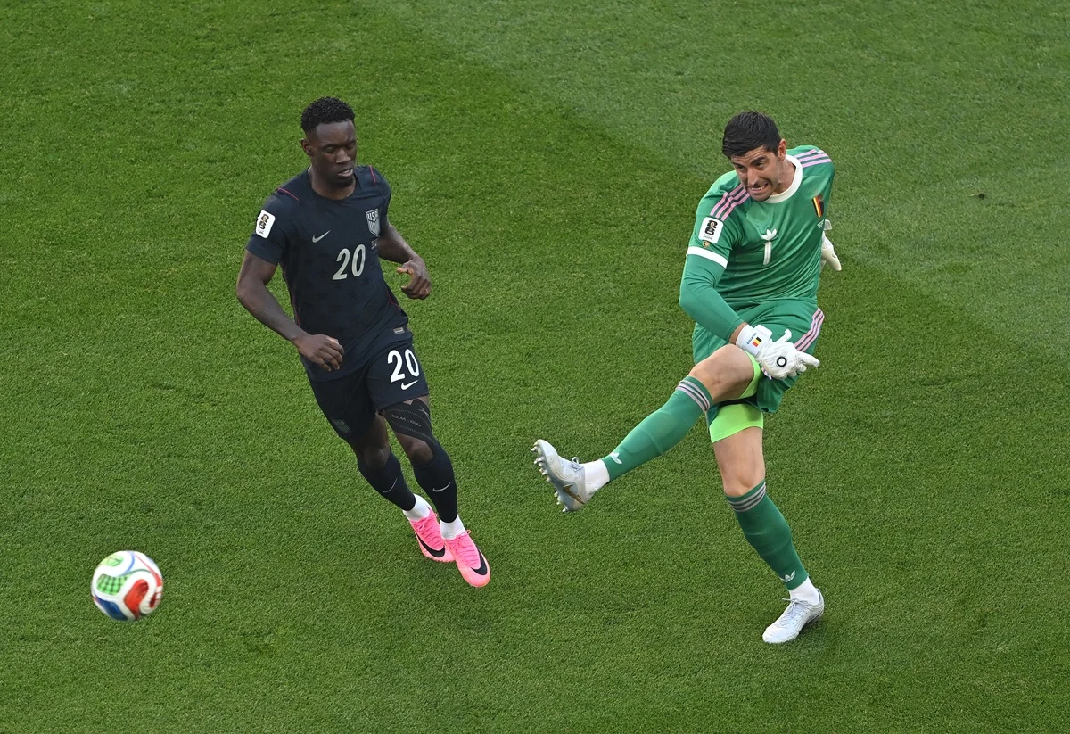 Balogun con reglamento propio: Folarin inventó una falta y Estados Unidos marcó ante Bélgica