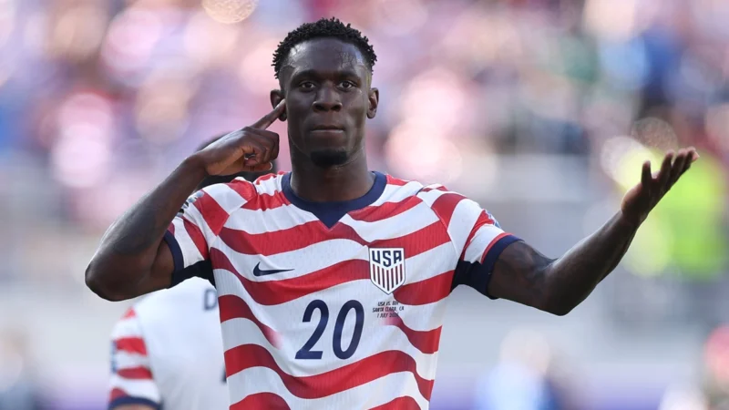 Trump le agradeció a FIFA por habilitar a Balogun a pesar de la roja