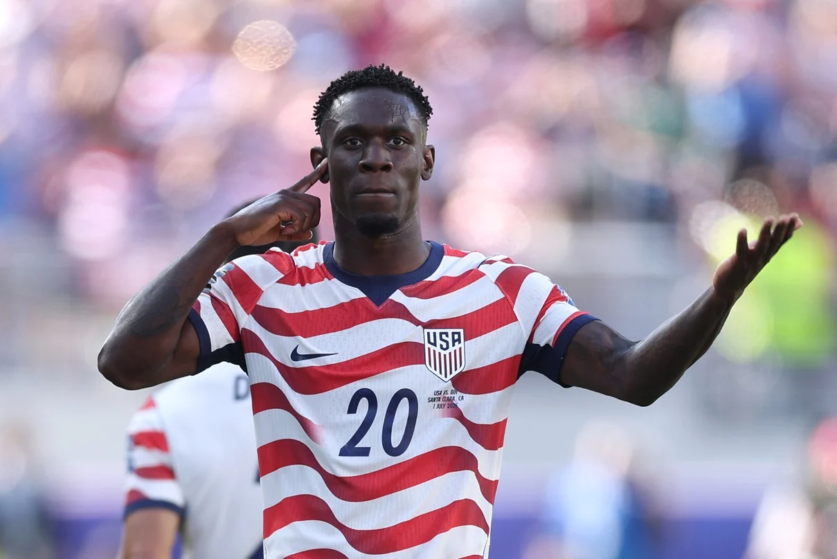 Trump le agradeció a FIFA por habilitar a Balogun a pesar de la roja
