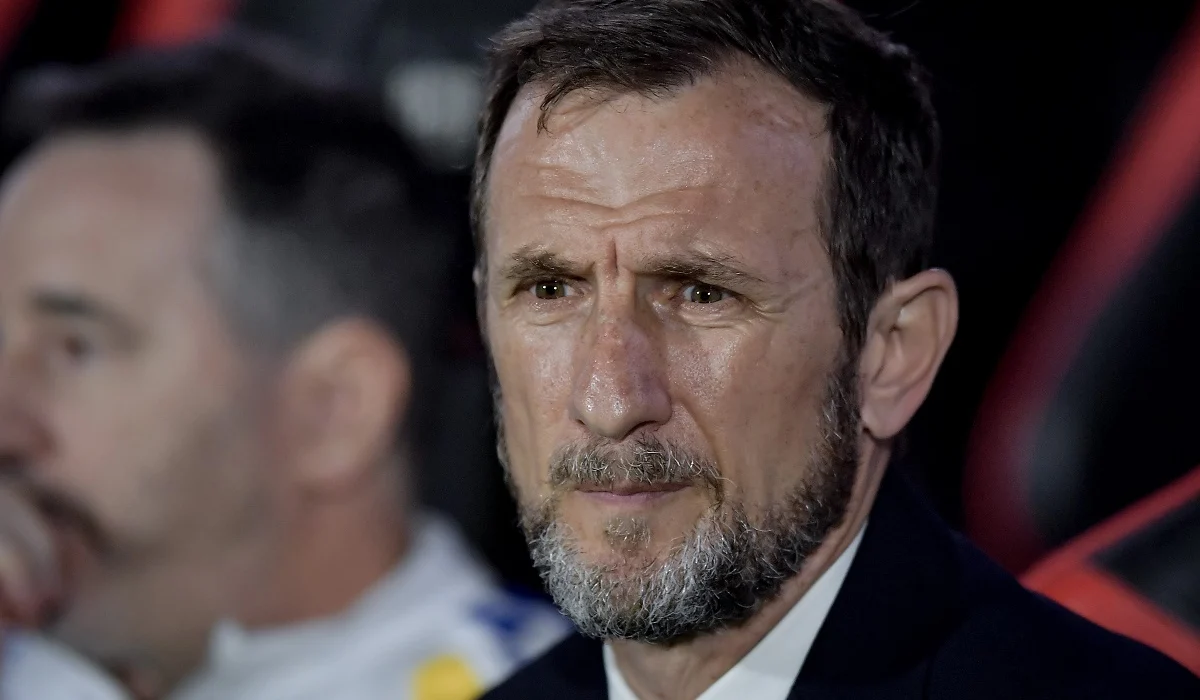 Riestra le volvió a cabecear dos veces a Boca y desnudó otra vez a la defensa con el 2-0