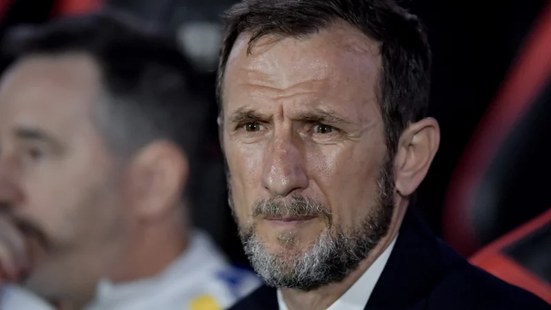 Riestra le volvió a cabecear dos veces a Boca y desnudó otra vez a la defensa con el 2-0