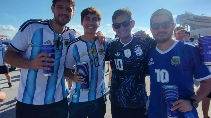 El nuevo «deporte» de los hinchas en el Mundial 2026: coleccionar vasos de cerveza y gaseosa de los estadios