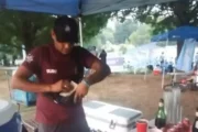 De Salta al Mundial: el argentino que recorre las sedes vendiendo Fernet en los banderazos de la Selección