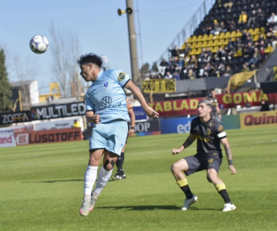 Almirante Brown venció a Bolívar y sigue escalando posiciones en la Primera Nacional