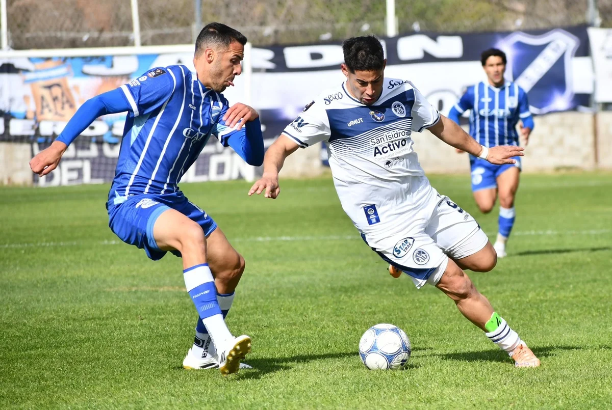 Godoy Cruz pegó sobre el final y hundió más a Acassuso