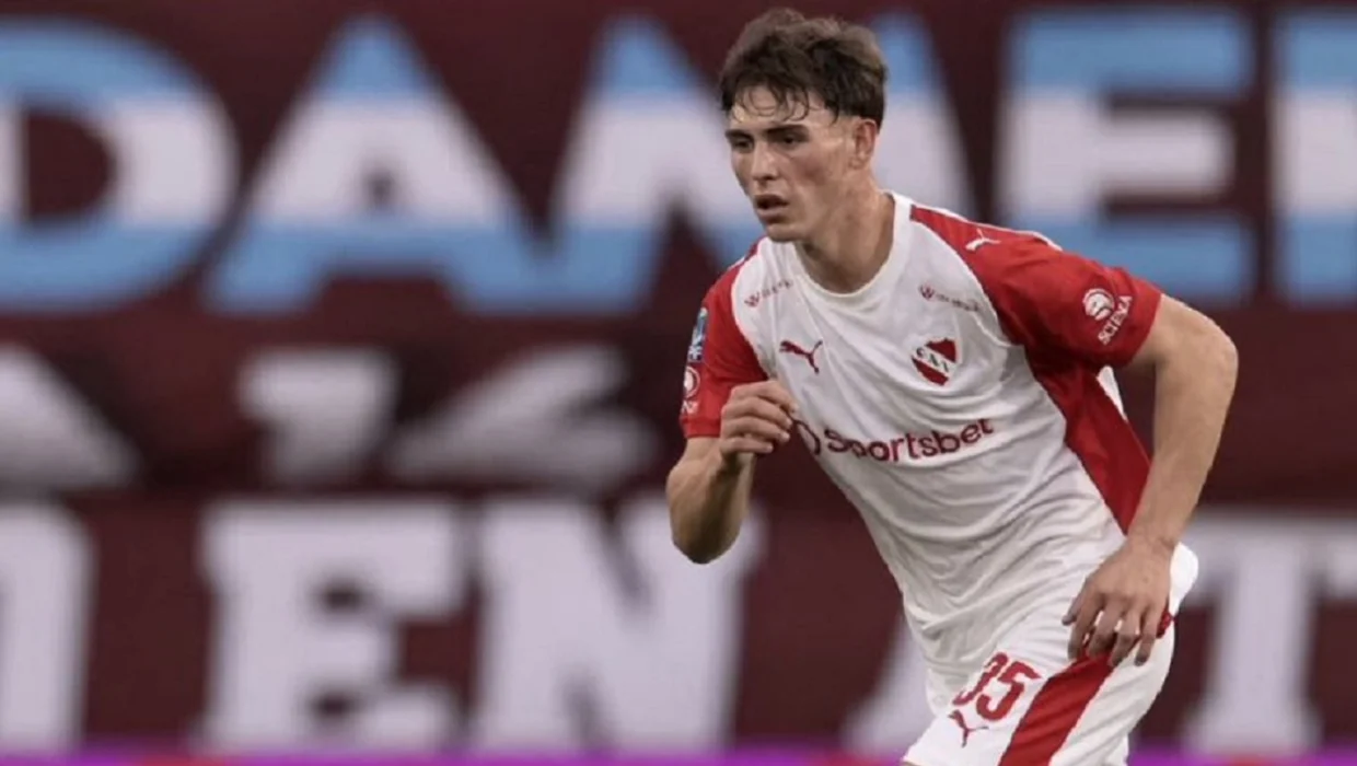 Arrayago salvó a Independiente de lo que era un golazo de Arce