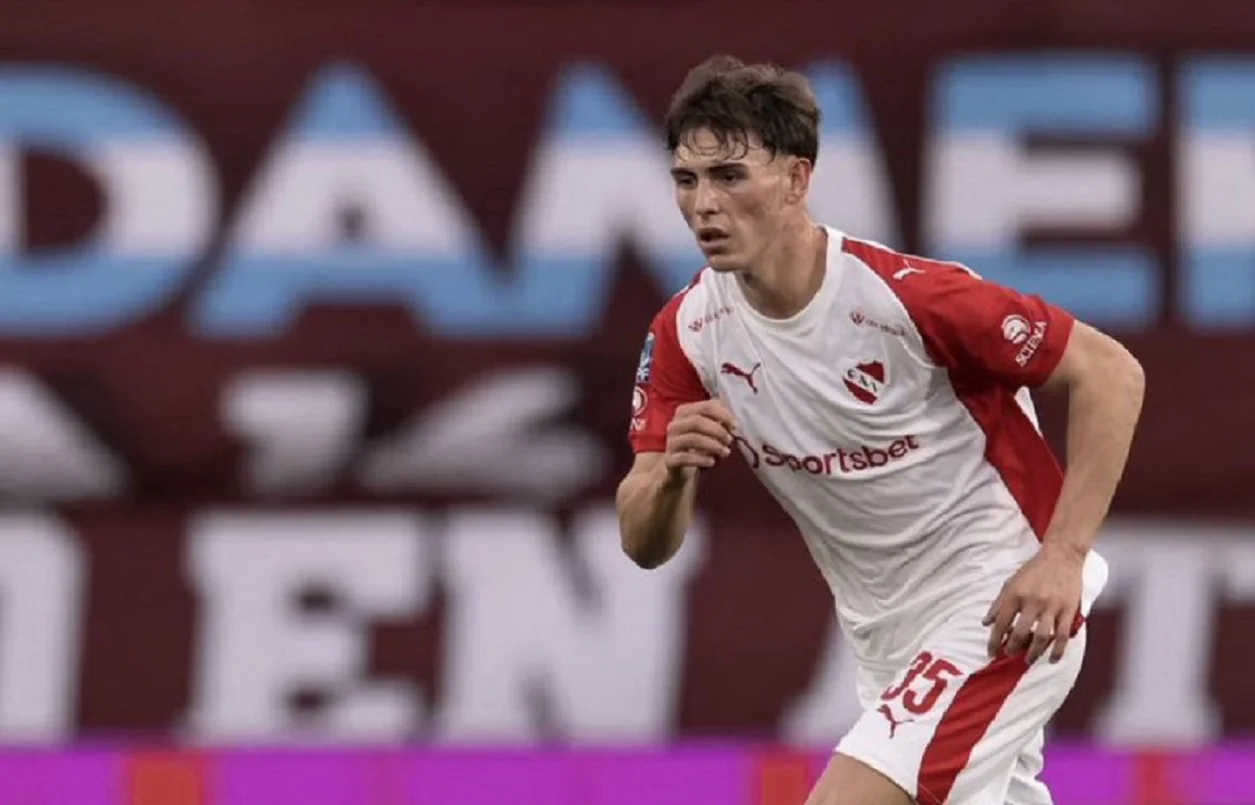 Arrayago salvó a Independiente de lo que era un golazo de Arce