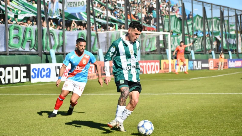 Arsenal goleó al Excursionistas líder en Primera B