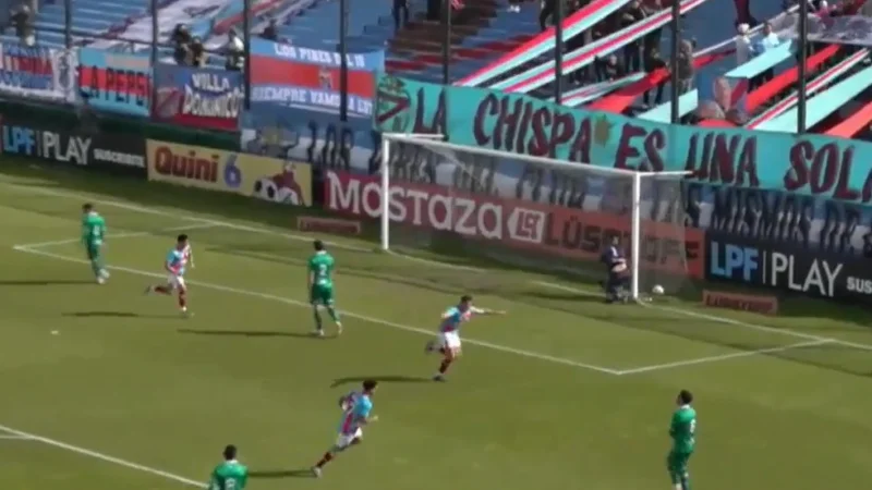 Arsenal derrotó a Ituzaingó y sigue prendido en la pelea de la Primera B