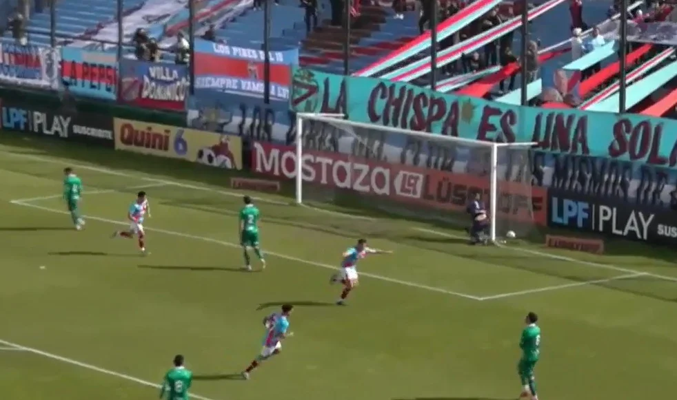 Arsenal derrotó a Ituzaingó y sigue prendido en la pelea de la Primera B