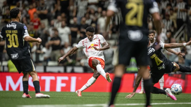 En un partido de locos con un final infartante, Atlético Mineiro eliminó a Bragantino en Sudamericana