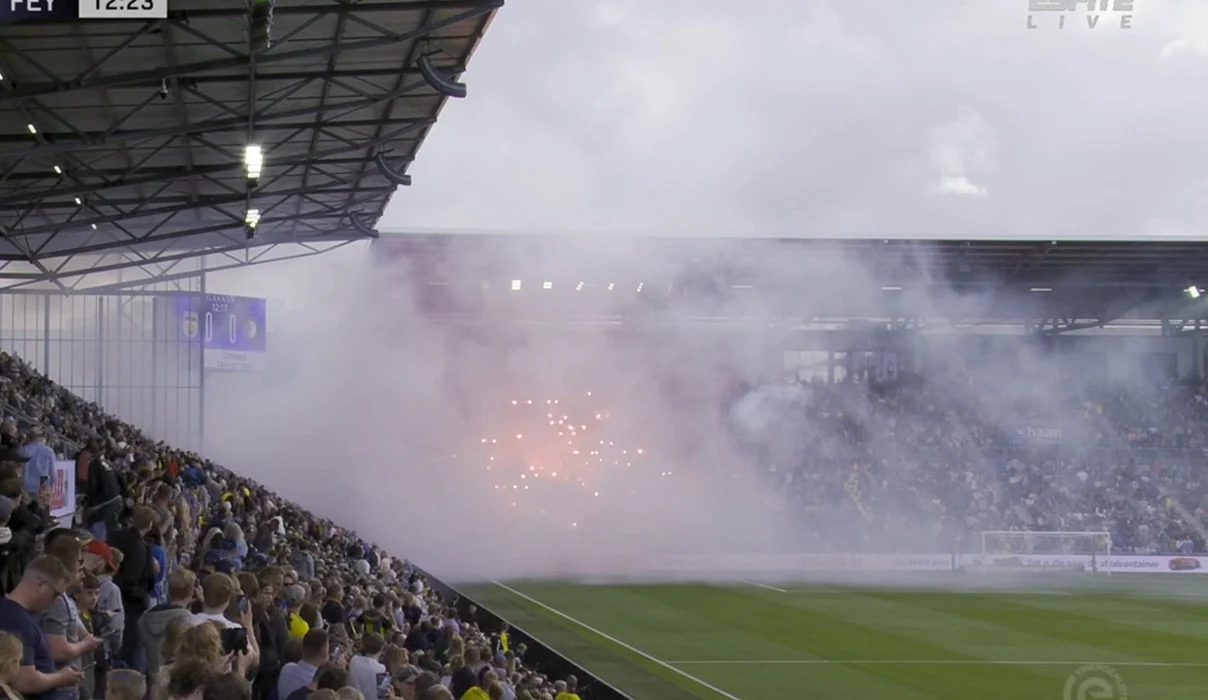 Cambuur y Feyenoord fue demorado por el uso de pirotecnia