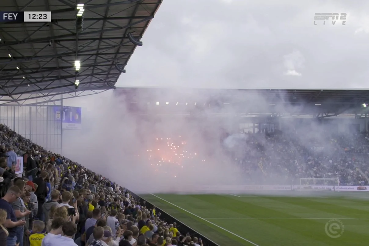 Cambuur y Feyenoord fue demorado por el uso de pirotecnia
