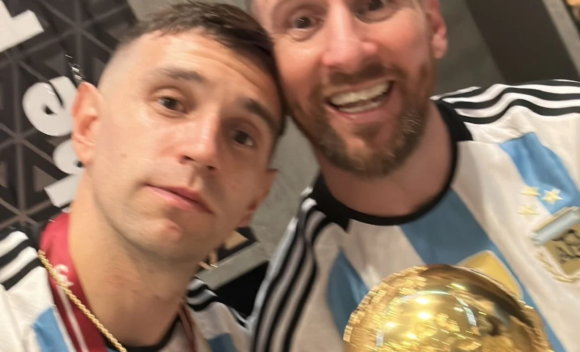 El mensaje de Dibu Martínez a Lionel Messi por su retiro de la Selección Argentina: “Gracias por hacerme Campeón del Mundo”