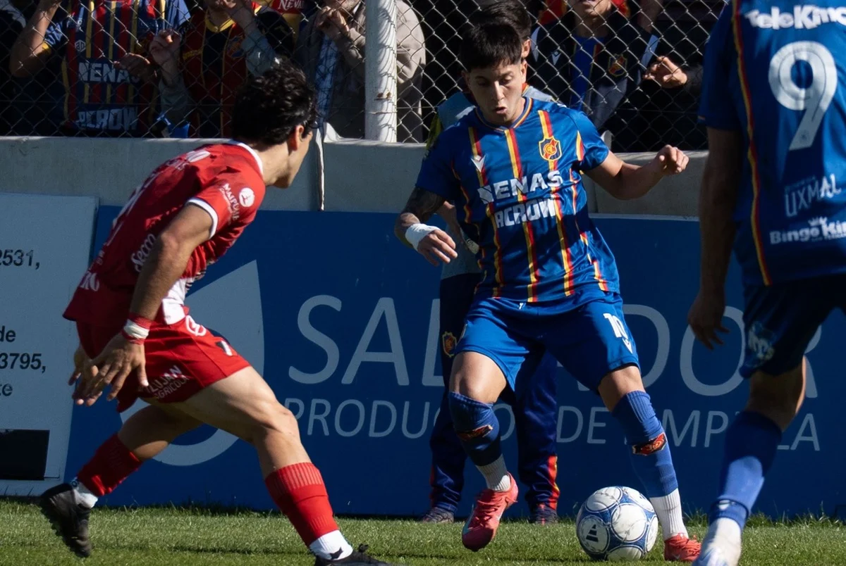 Colegiales derrotó a Deportivo Maipú con ayuda de los palos