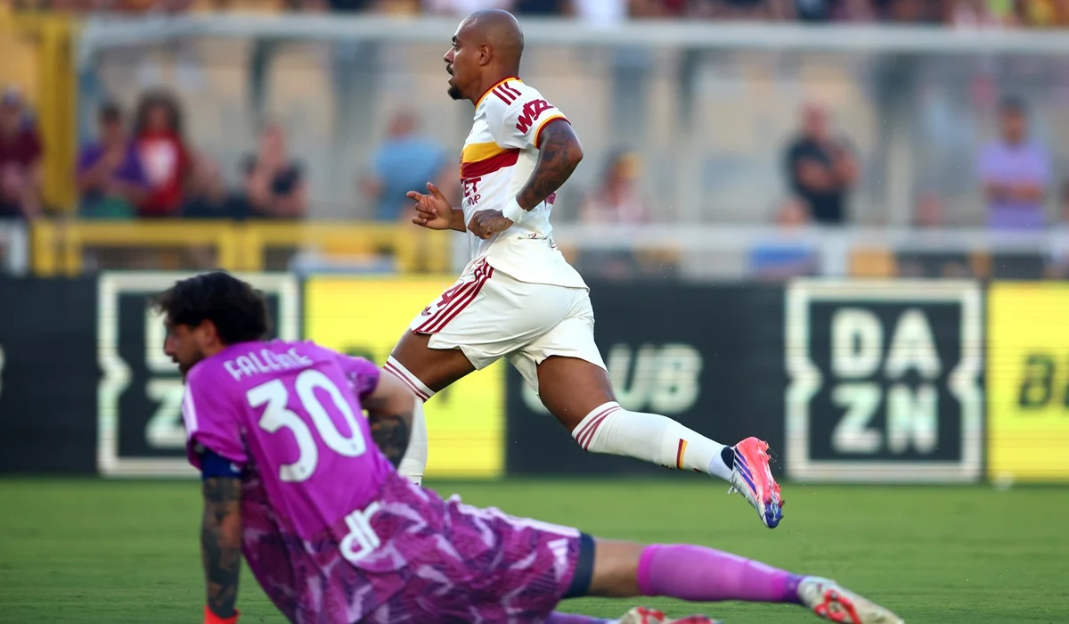 Donyell Malen volvió a marcar para Roma y lleva 4 goles en 2 partidos