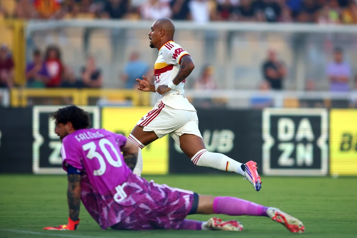 Donyell Malen volvió a marcar para Roma y lleva 4 goles en 2 partidos