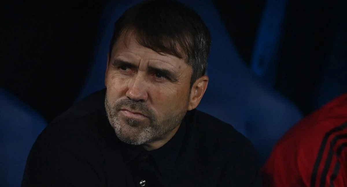 Eduardo Coudet se despidió como entrenador de River acompañado por Stéfano Di Carlo y Enzo Francescoli