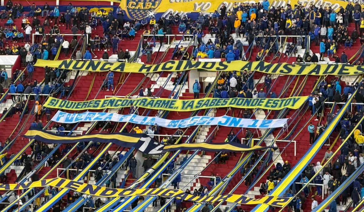 La hinchada de Boca le dedicó una bandera a la familia Messi tras la muerte de Jorge