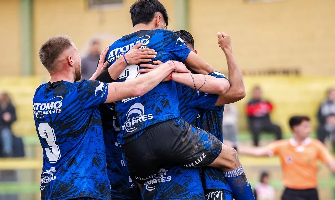 FC Ezeiza derrotó a Las Mandarinas en Brandsen por el pendiente y se ilusiona