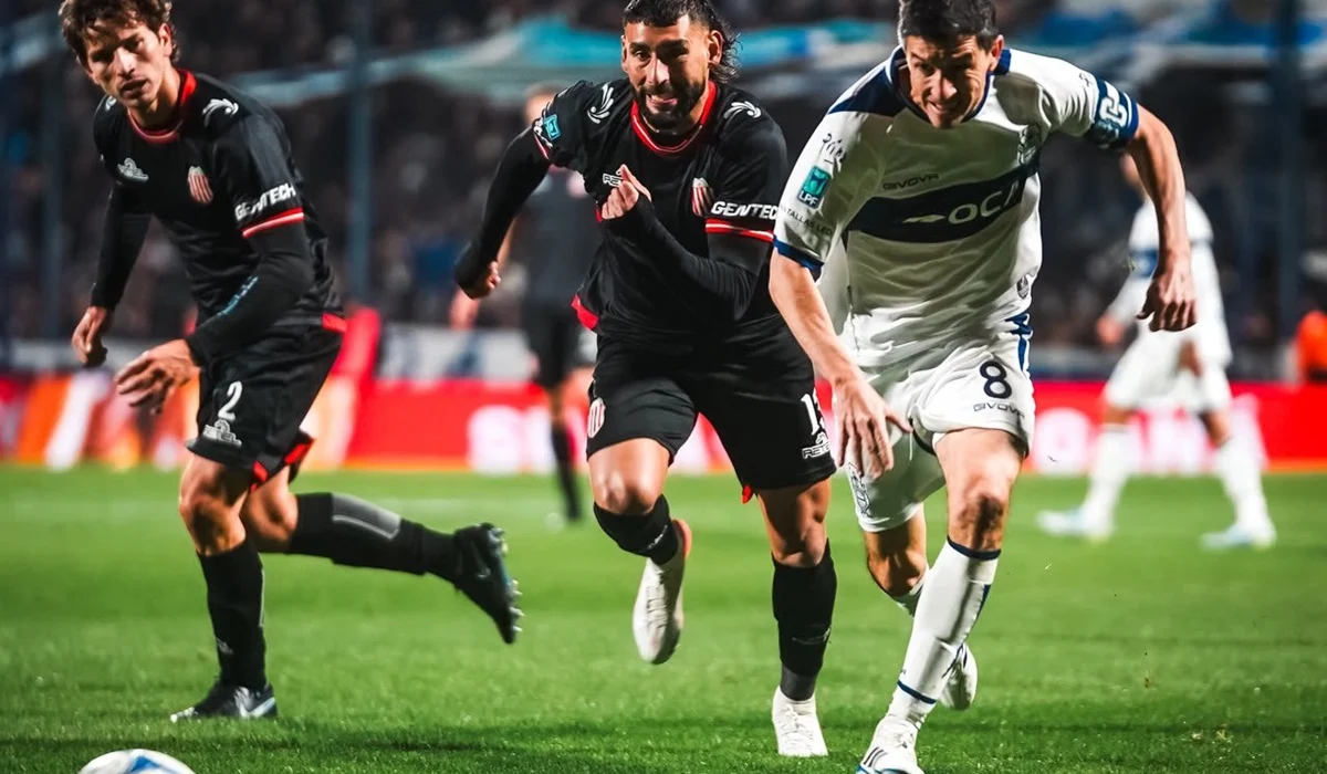 Gimnasia frenó a Barracas Central y trepó a la cima