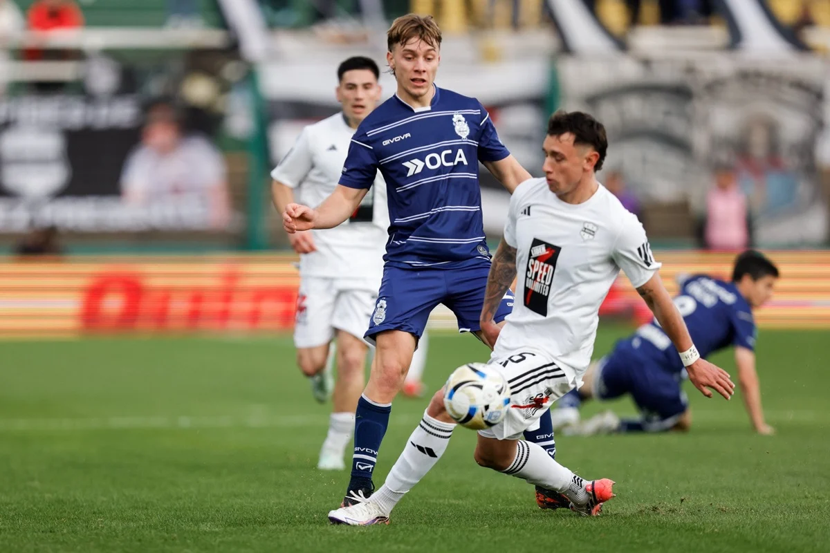Riestra eliminó a Gimnasia por penales en Copa Argentina