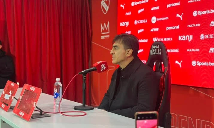 Gustavo Quinteros insiste por refuerzos en Independiente: «Les dejé a los dirigentes 15 o 20 nombres pero el mercado es imposible»