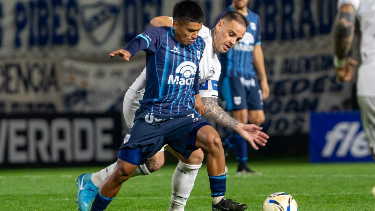 Quilmes festejó por el doblete de Lavezzi ante Gimnasia de Jujuy y respira
