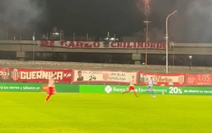 Barracas Central le dedicó una bandera al presidente de River: «Di Carlo chilindrina»