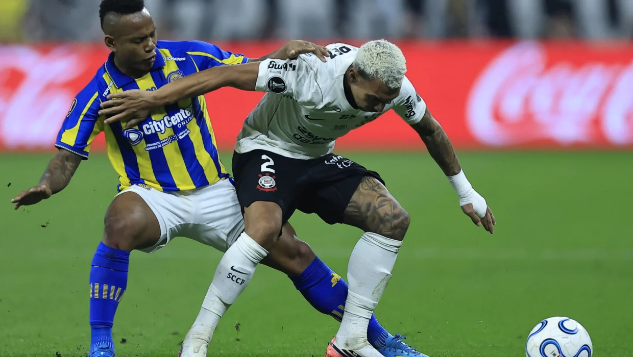 Corinthians aprovechó la jerarquía y con uno menos eliminó a Rosario Central