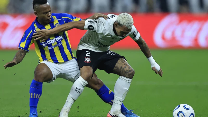 Corinthians aprovechó la jerarquía y con uno menos eliminó a Rosario Central