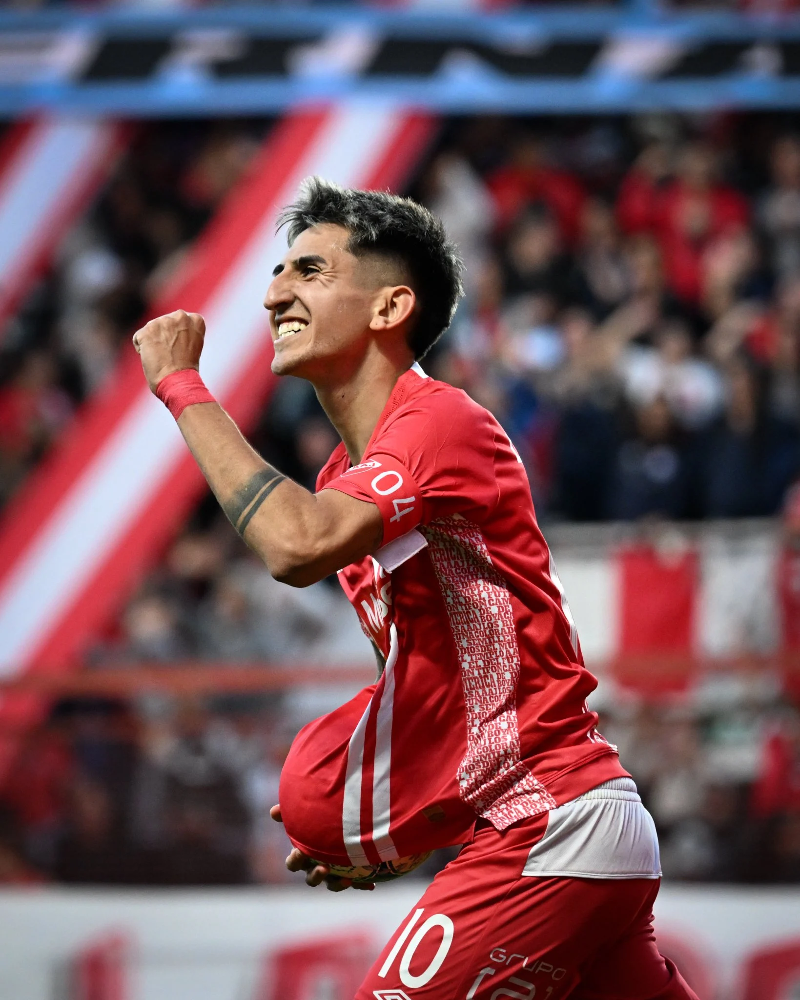 Argentinos remontó ante Aldosivi y lidera en ambas tablas de la Liga Profesional
