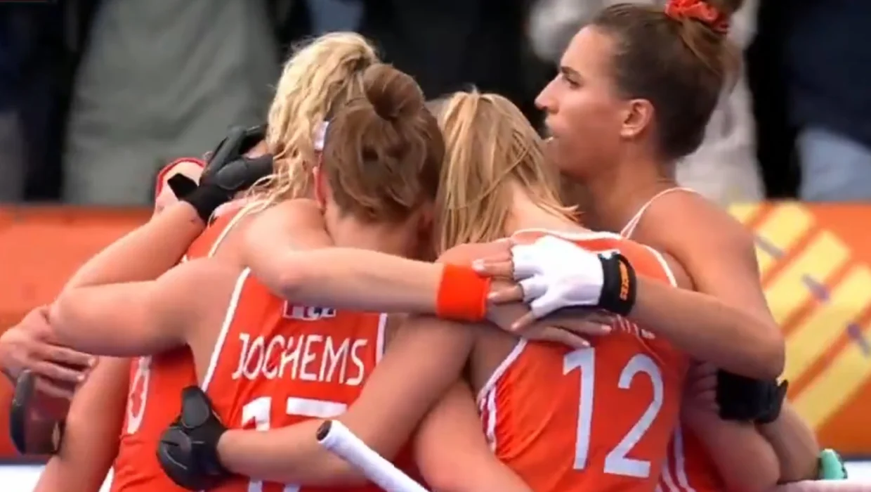 Países Bajos golpeó justo a tiempo y vence a Las Leonas al entretiempo de la final del Mundial de Hockey