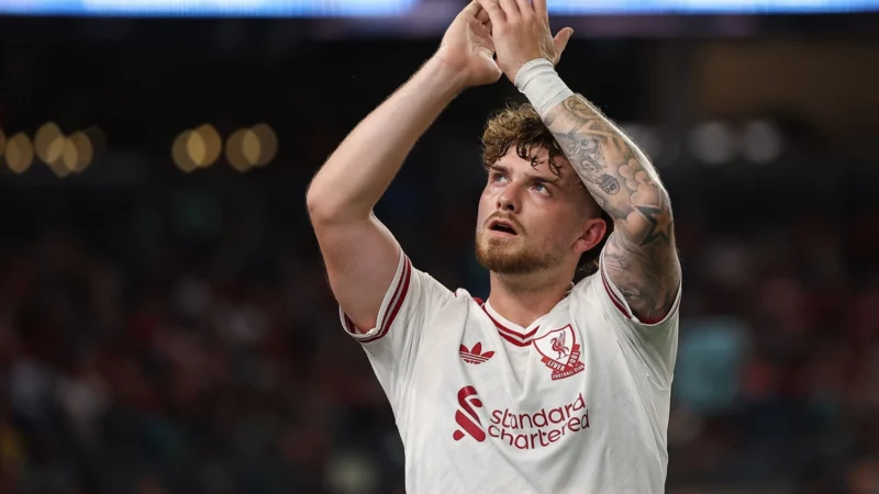Valencia durmió y podría caerse el pase de Harvey Elliott