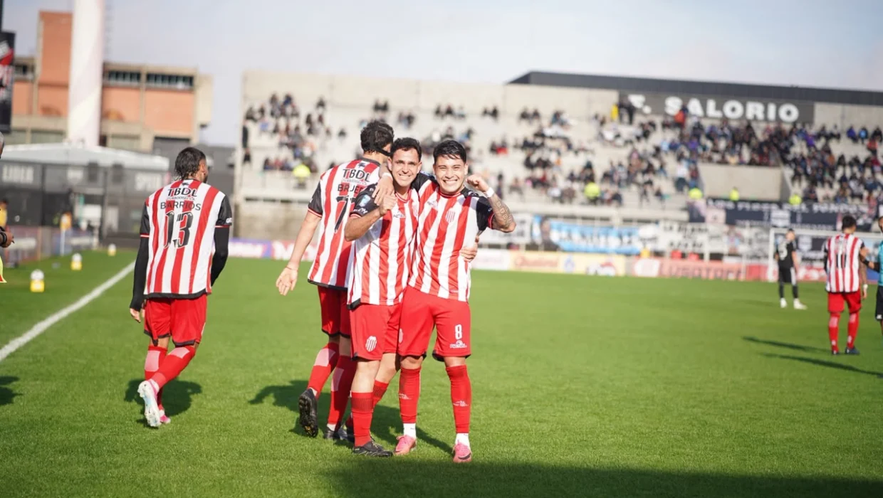 Barracas Central superó con un golazo de Maroni a Riestra y es líder de la zona