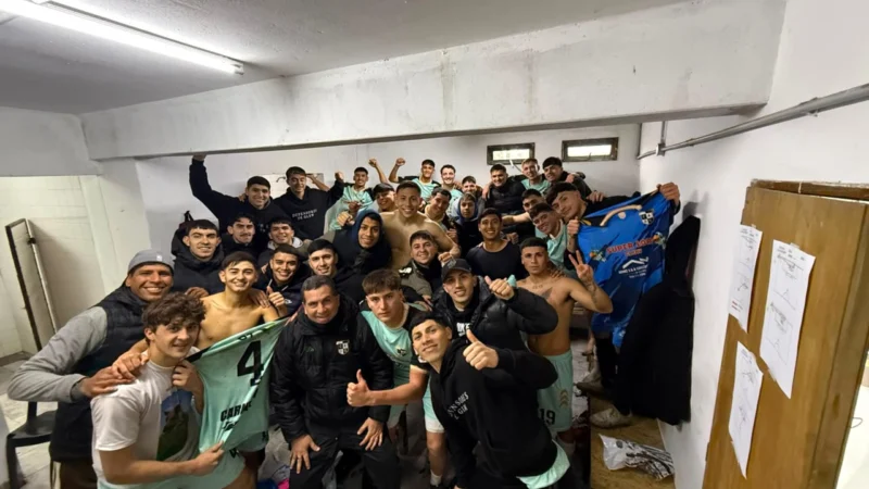 Defensores de Glew goleó a Estrella de Berisso en Parque Roma y se puso a tiro de la cima