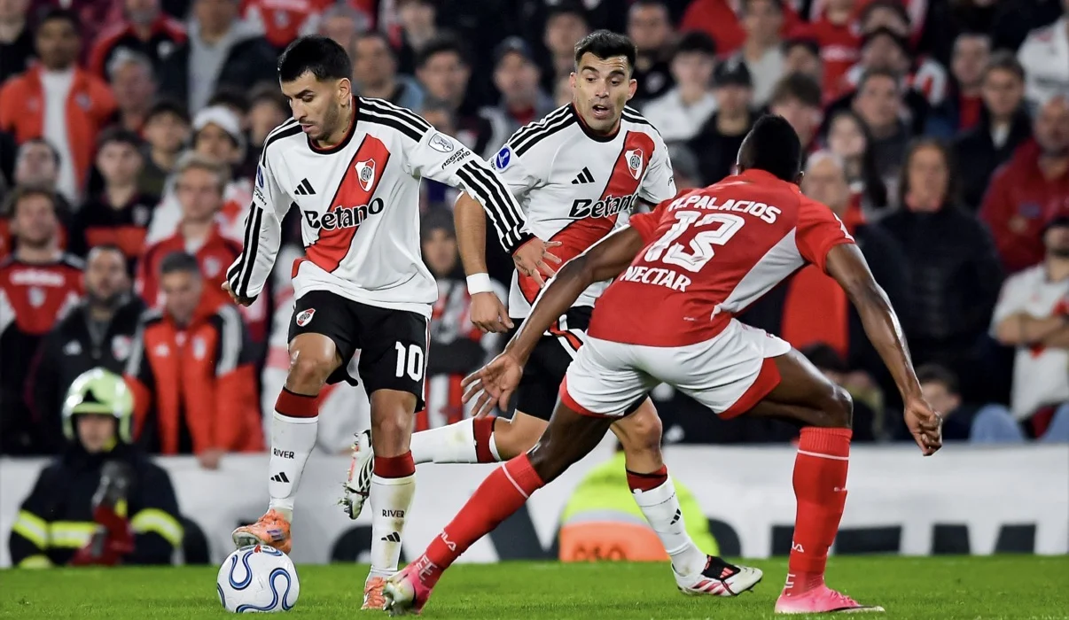 Independiente Santa Fe dio el batacazo en los penales y eliminó a River de la Sudamericana