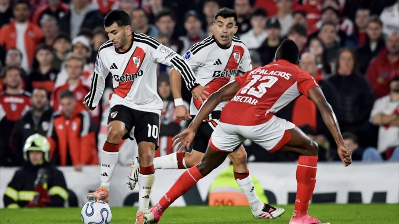 Independiente Santa Fe dio el batacazo en los penales y eliminó a River de la Sudamericana