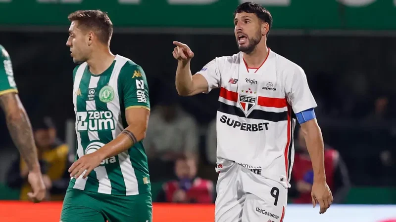Jonathan Calleri se lesionó el tobillo en San Pablo y empieza a ser duda para la llave de Sudamericana con Boca