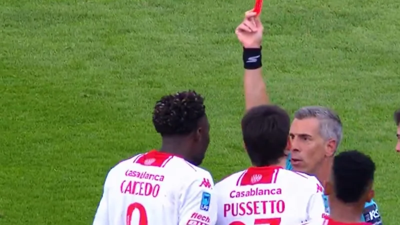 Jordy Caicedo cabeceó un rival y fue expulsado en Sarmiento – Huracán