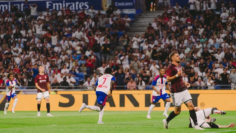 Lyon dio vuelta la historia ante Sparta Praga en Champions